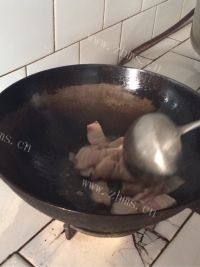 很有食欲的肉炒豇豆做法图解4)