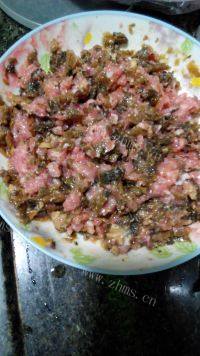 家常菜梅菜蒸肉饼做法图解3)