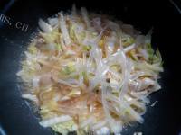 色香味俱全的白菜猪肉炖粉条做法图解9)