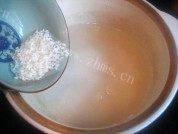 美味的红糖桃花粥做法图解3)
