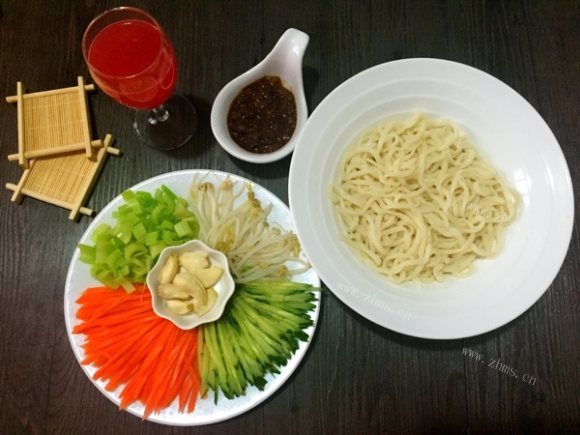 回味无穷的老北京炸酱面