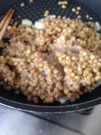 美味的红烧肉麦仁做法图解5)