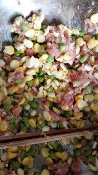 美味的香煎玉米饼做法图解2)