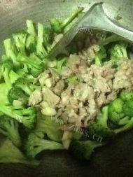 西兰花炒肉片「首发」做法图解8)