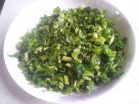 家常菜芹菜炒蛋做法图解2)