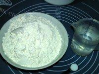 自制饺子皮做法图解1)