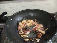 美味可口的冬菇焖鸡肉做法图解5)