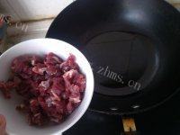 孜然羊肉炒豆芽做法图解3)