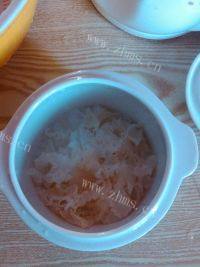 美味的百合银耳汤做法图解5)