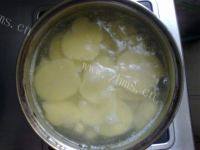 家常菜奶香土豆泥做法图解2)