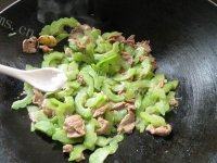 诱人的苦瓜肉片做法图解9)