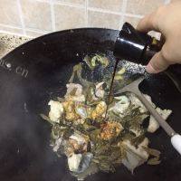 家常酸菜焖鳗鱼做法图解6)