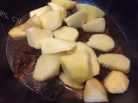 爱上土豆炖牛肉做法图解8)