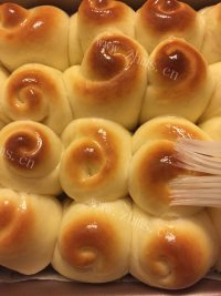 脆底蜂蜜小面包做法图解13)