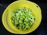 下酒菜清炒蚕豆做法图解2)