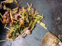 家常菜芹菜炒腊肉做法图解6)
