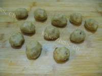 美味的榛子酥饼做法图解5)