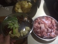 家常菜土豆烧鸭做法图解1)