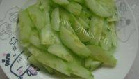 家常菜黄瓜炒木耳做法图解1)