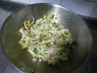 家常菜炒花菜做法图解5)