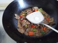 家常菜青红椒炒猪肝