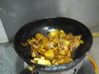 土豆烧鸡肉做法图解10)