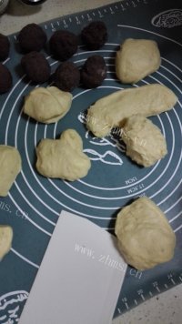 自制豆沙小餐包做法图解5)