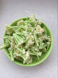 家常菜有机菜花炒肉做法图解1)