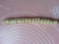 玉盘珍馐的毛毛虫面包的做法图解四