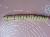 玉盘珍馐的毛毛虫面包做法图解4)