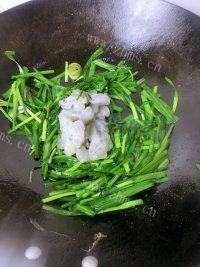 美味韭菜虾仁炒鸡蛋做法图解9)