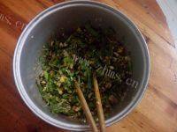 自己做的芹菜鸡蛋煎饺做法图解6)
