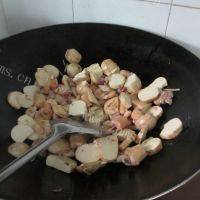 慈菇煮鸡的做法图解六