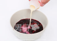 酸甜凉爽的蓝莓养乐多棒冰做法图解4)