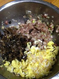 美味可口的三鲜小肉包做法图解9)