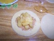 自制香甜苹果饼做法图解10)