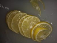 美味的白糖蜜柠檬做法图解2)
