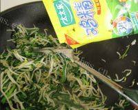 好吃的韭菜炒绿豆芽做法图解6)