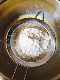 自制芒果班戟做法图解6)