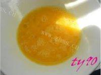 美味早餐鸡蛋韭菜盒子做法图解2)