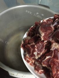 美味的番茄牛肉汤做法图解4)