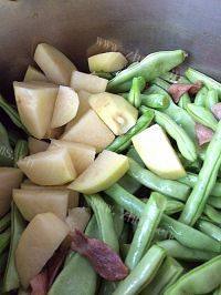 土豆炖豆角做法图解6)