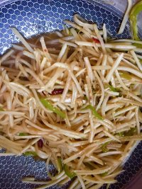 家常菜青椒土豆丝