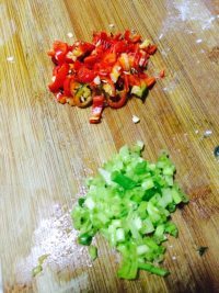 家常菜凉拌皮蛋豆腐做法图解3)