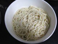 很诱人的肉酱拌面做法图解5)