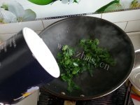 家常菜清炒莴笋叶做法图解4)