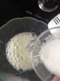 珍馐美味的酸奶蛋糕做法图解5)