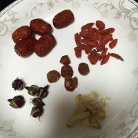 色香味浓的西洋参玫瑰花茶做法图解1)