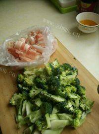家常菜西兰花炒肉做法图解1)