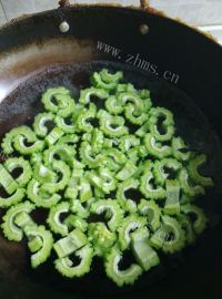 美味的蜜汁苦瓜做法图解4)